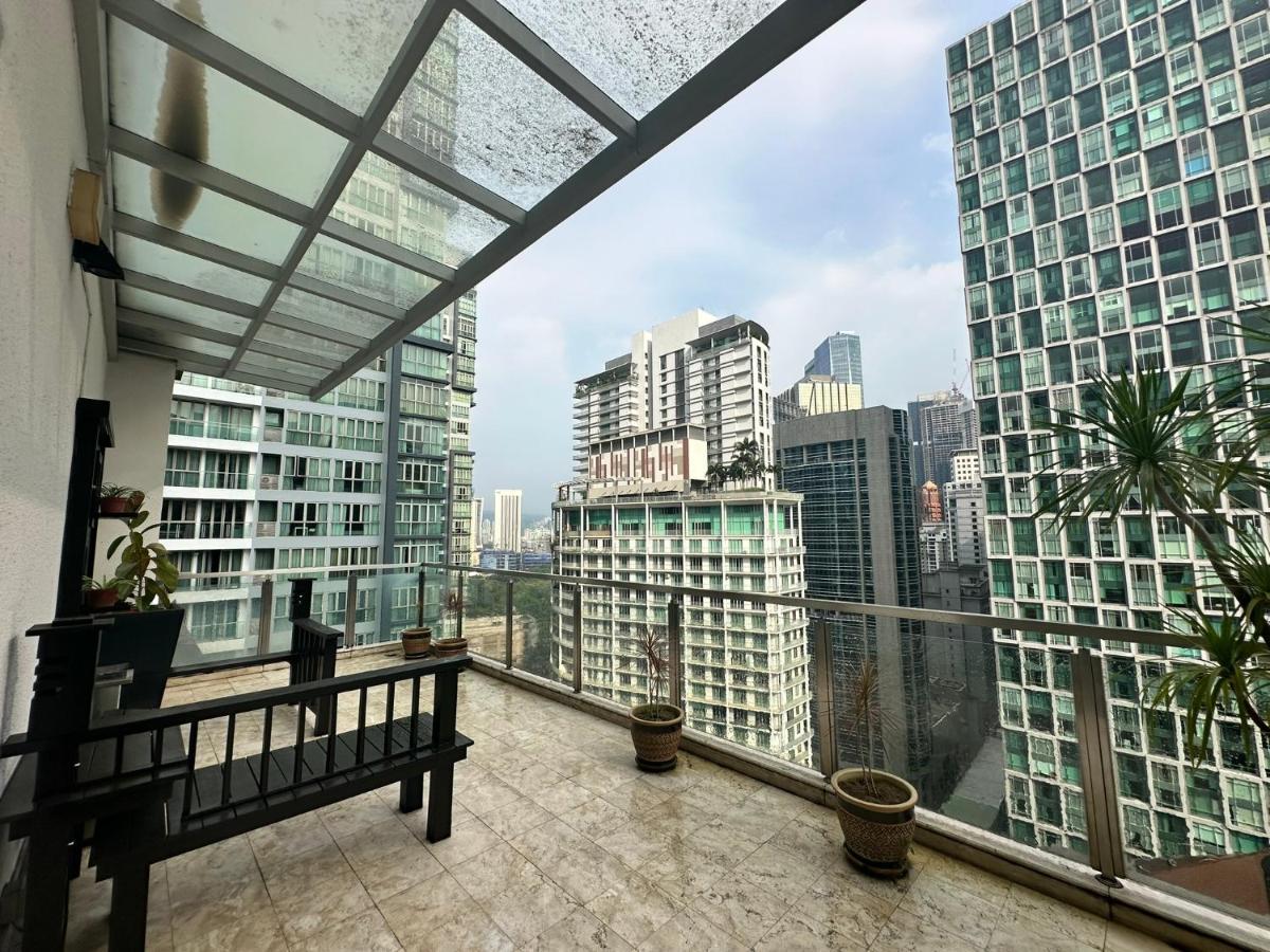 Klcc Suites By Nhb Kuala Lumpur Bagian luar foto