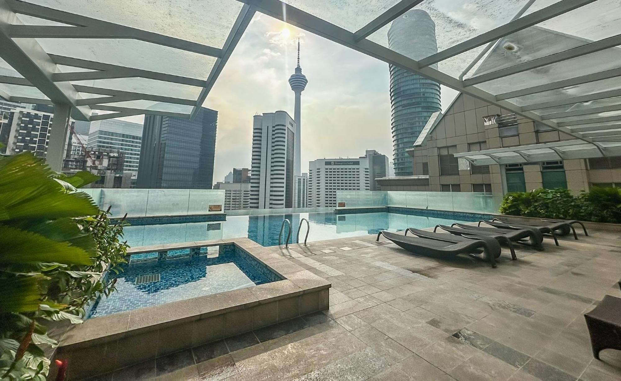 Klcc Suites By Nhb Kuala Lumpur Bagian luar foto