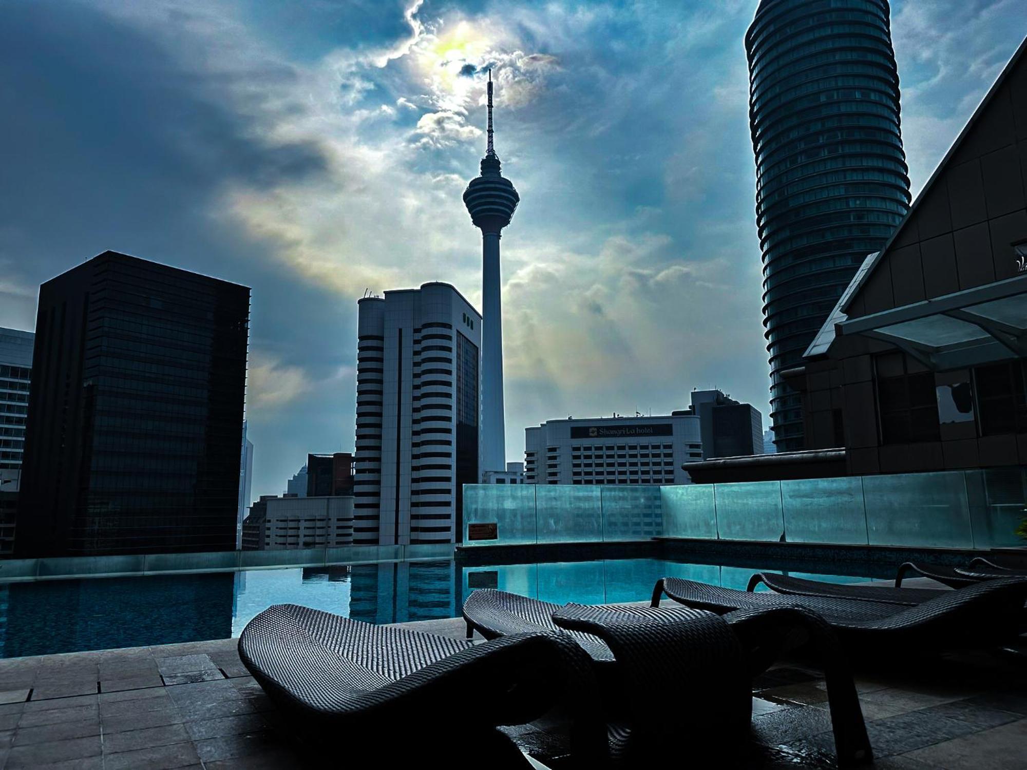 Klcc Suites By Nhb Kuala Lumpur Bagian luar foto