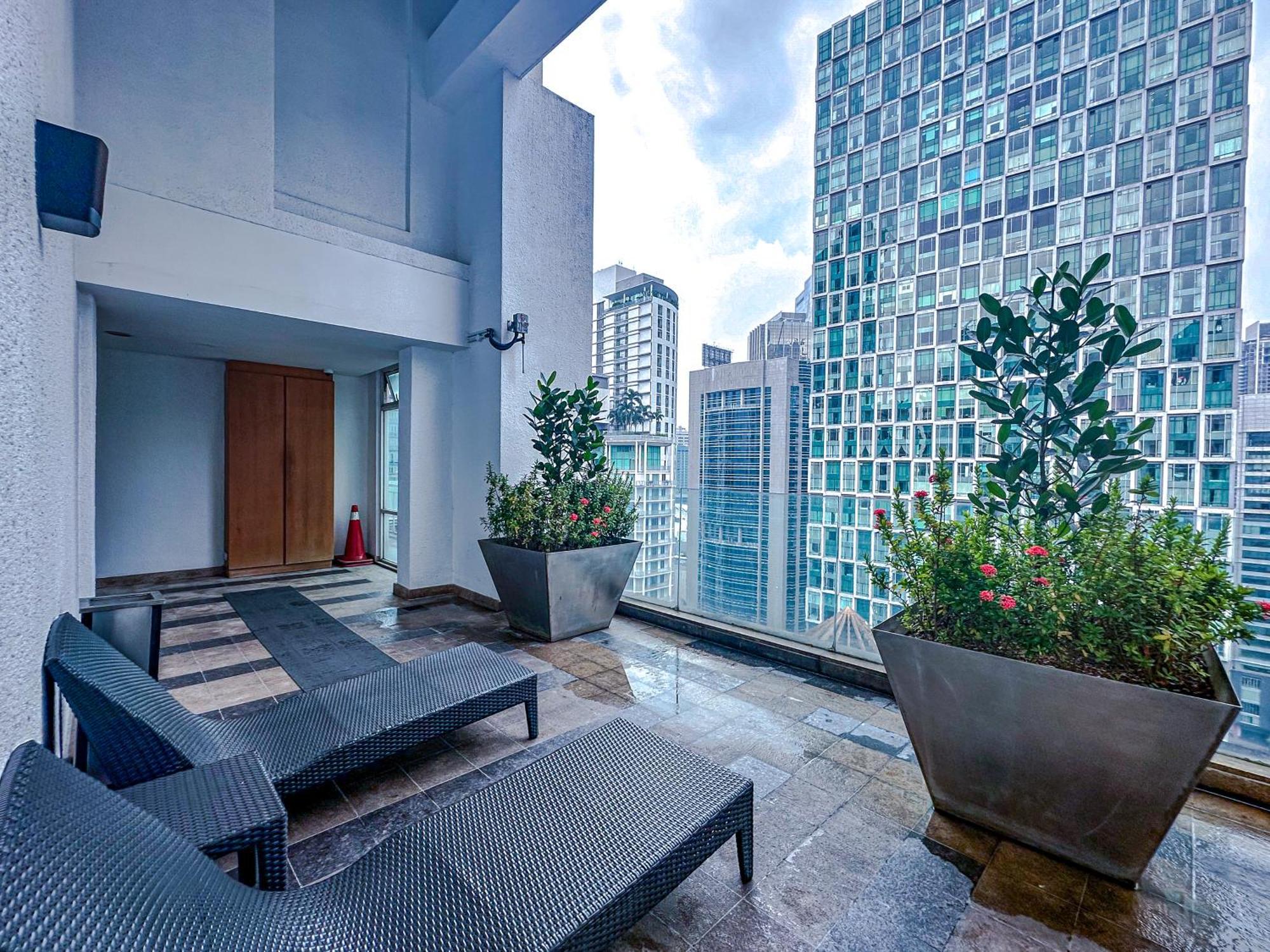 Klcc Suites By Nhb Kuala Lumpur Bagian luar foto
