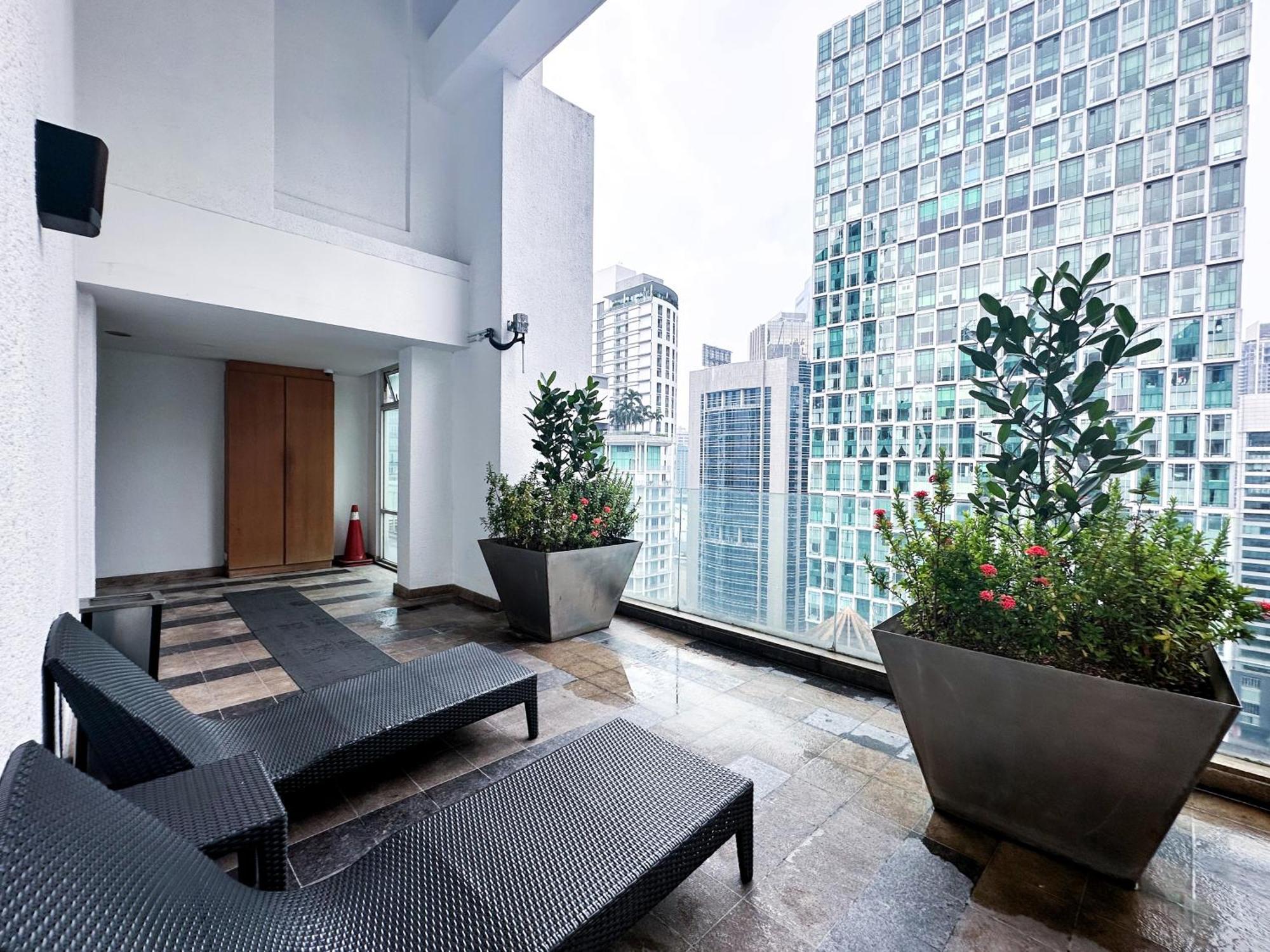 Klcc Suites By Nhb Kuala Lumpur Bagian luar foto