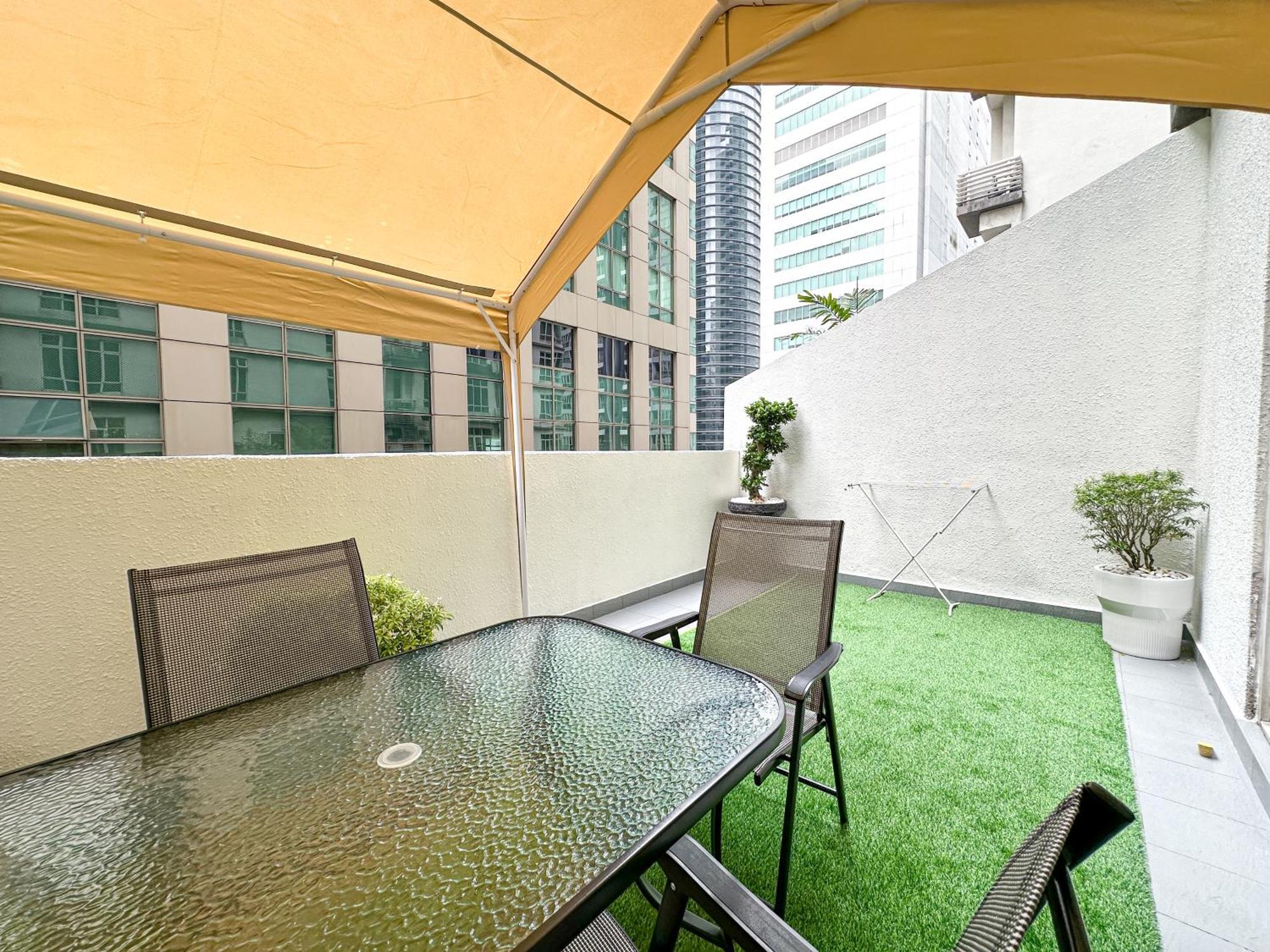 Klcc Suites By Nhb Kuala Lumpur Bagian luar foto